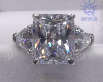 Anillo de compromiso de plata de ley 925 con tres diamantes de corte radiante de 2,50 quilates.