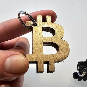 Llavero de Bitcoin dorado / Llavero de criptomoneda de color personalizado / Token criptográfico de madera con llavero de acero inoxidable Regalo de criptomoneda único
