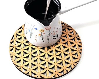Flower of Life Kitchen Set – Laser-Cut Beech Wood Coasters & Hot Plate for Heat Protection