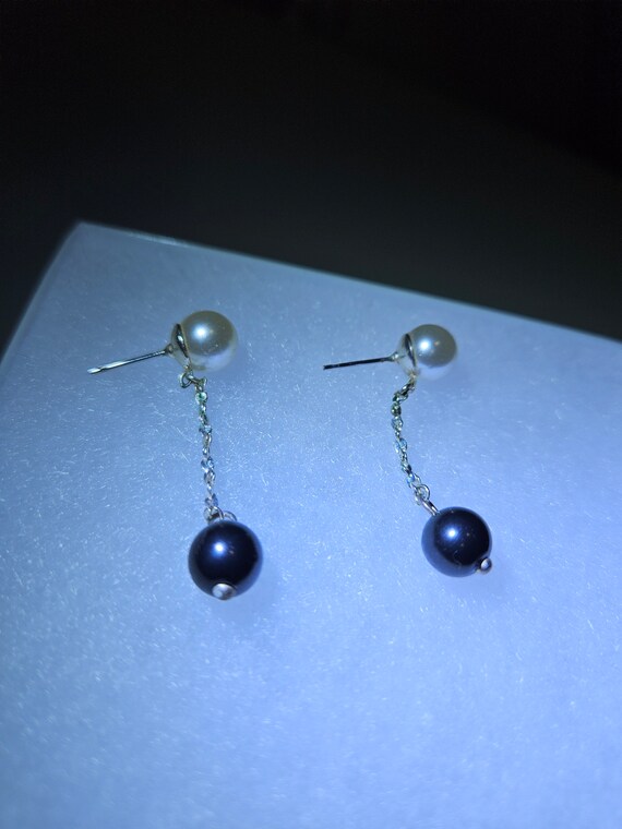 Vintage Faux White and Black Pearl drop post earr… - image 2