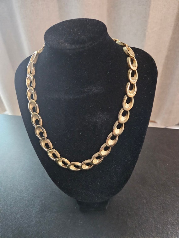 Vintage Signed Trifari Gold Tone Looped Choker Nec