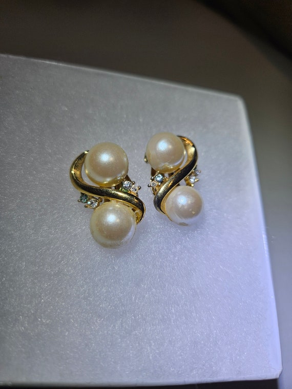 Vintage Richelieu Clip On Faux Pearl and Rhineston