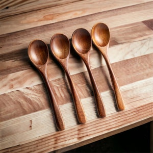Cucchiaio da cucina in legno fatto a mano in stile giapponese / cucchiaio fatto a mano, cucchiaio di noce, regalo di inaugurazione della casa, cucchiaio giapponese, utensili in legno, posate in legno