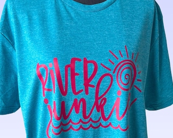 T-shirt River Junkie : vacances d'été, navigation de plaisance et tubing