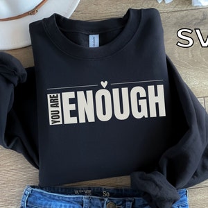 Je bent genoeg SVG PNG, sublimatieontwerp, T-shirt Svg, sweatshirtontwerp, zelfliefde Svg, geestelijke gezondheid Svg, zelfwaardering Svg, gesneden bestand,
