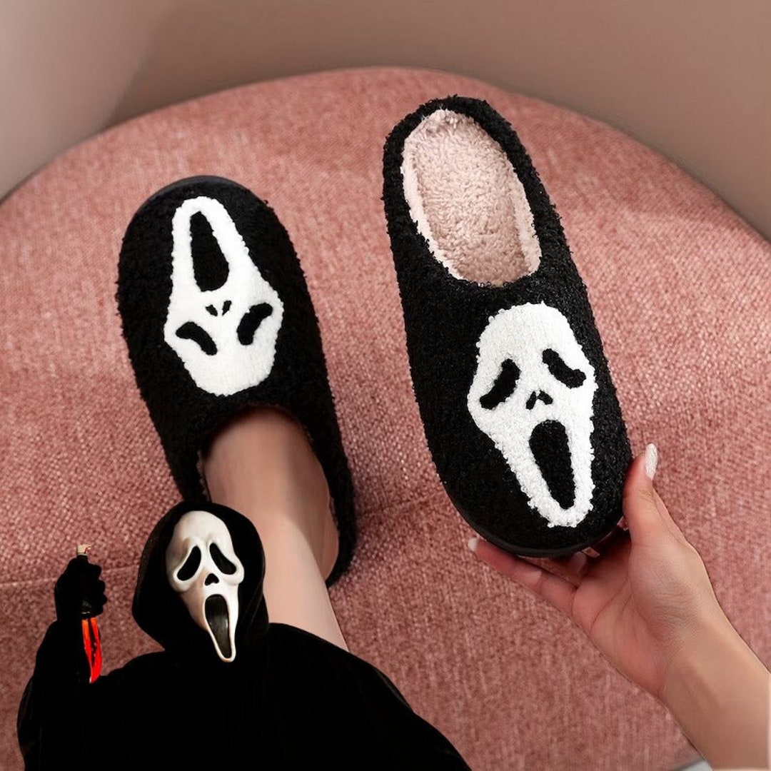 Scream Ghostface Hausschuhe – Gruselig Weich, Rutschfeste Sohle, Mit Socken | Halloween, Unisex, Plüsch