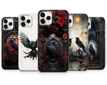 以下が含まれることがあります： ゴシック様式のイラストが特徴の5つの携帯電話ケースのコレクション。デザインには、黒いカラス、赤いバラ、装飾的なフレームの画像が含まれています。ケースは、細部とコントラストに焦点を当てた、暗く芸術的な美学を示しています。