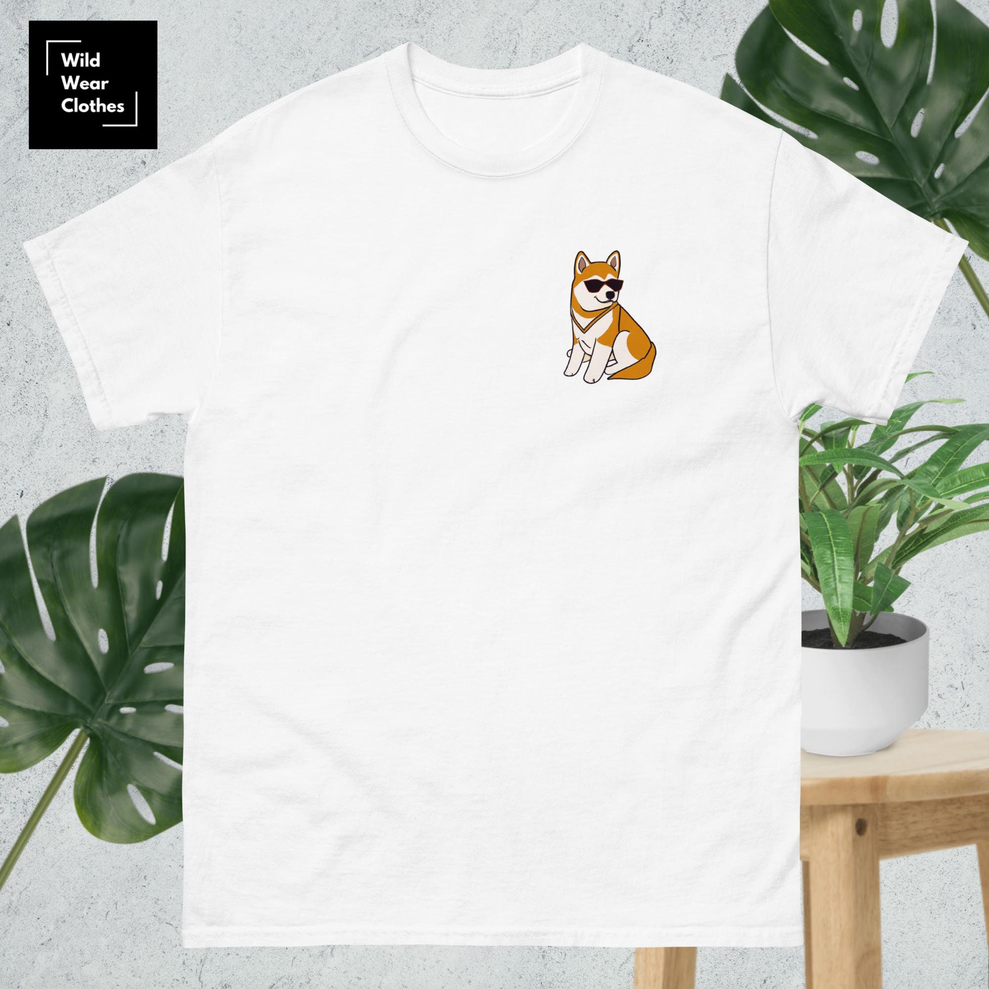 Męski T-shirt z Shiba Inu w okularach przeciwsłonecznych - wyjątkowy i swobodny styl