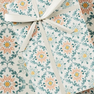 Carta da regalo con stampa a blocchi vintage - Confezione regalo premium, collezione con stampe a blocchi, design con motivi floreali, regalo di compleanno, colori pastello