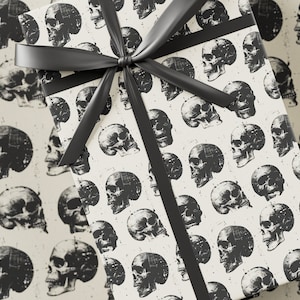 Carta da regalo a forma di teschio - Collezione Halloween, Design con stampa a blocchi, Carta da regalo di alta qualità, Carta spettrale, Regalo spaventoso per bambini, Carta da regalo stagionale