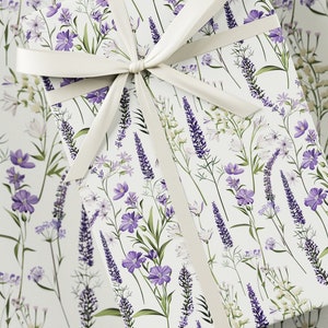 Carta da regalo botanica alla lavanda - Confezione regalo premium, Collezione botanica, Floreale, Design unico, Regalo di compleanno, Bianco e viola