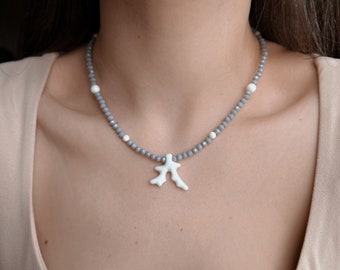 Dainty grey choker pendant white ceramic coral, beaded modern beach necklace, sea theme choker, delicate sea necklace, trendy bead choker