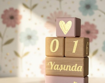 Bloques de madera personalizados para bebés con nombre y edad, ideales para fotos o como recuerdo del recién nacido.