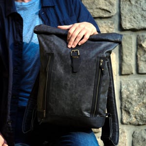 Leren rugzak voor op reis Handgemaakte grijze, gepersonaliseerde handbagage