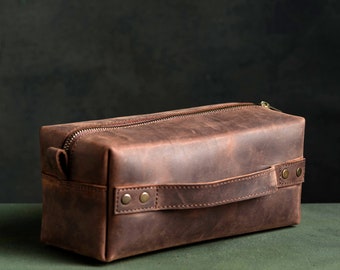 Personalized Full Grain Leather Dopp Kit, Men’s Travel Toiletry Bag, Groomsmen Gift