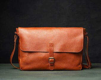 Gepersonaliseerde lederen messengertas voor heren, cognac crossbody tas voor laptop, werktas voor pendelaars