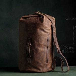 Leather Duffel Bag made of Crazy horse full-grain Leather from Craft Station 21