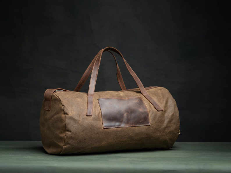 Gym bag made of leather and waxed canvas from Craft Station 21