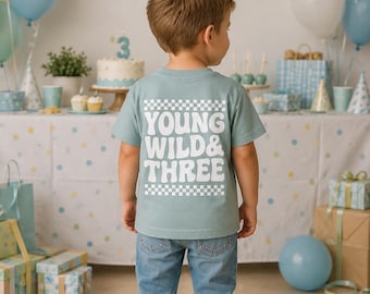 Young Wild & Three Shirt | 3. Geburtstag | Personalisiert mit Name | Rückenprint | Birthday Shirt | Two Three Four Five