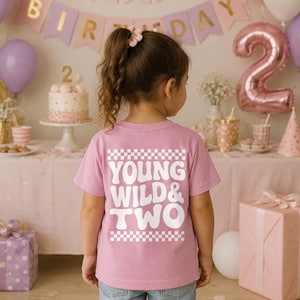 Young Wild Two Shirt | 2. Geburtstag | Personalisiert mit Name | Birthday Girl Shirt | Erhältlich: Two, Three, Four, Five