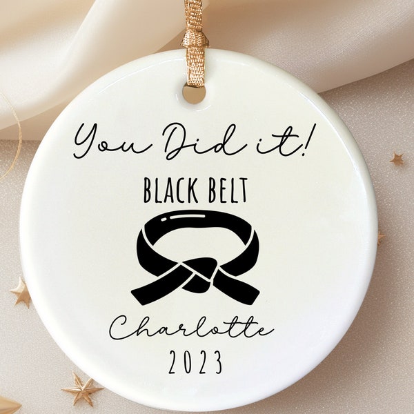 Benutzerdefinierte schwarze Gürtel Ornament, personalisierte Karate-Geschenk für schwarzen Gürtel Leistung Andenken, Martial-Arts-Weihnachtsverzierung, Gürtel-Ranking-Geschenk