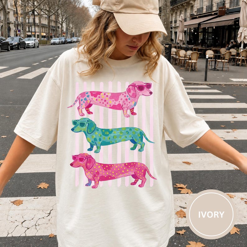 Comfort Colors Dachshund Beach T-shirt, Wiener Dog Summer Tee, Coastal Dog Lover Present, Färgglad Doxie-tröja, Söt korvhundtröja bild 2