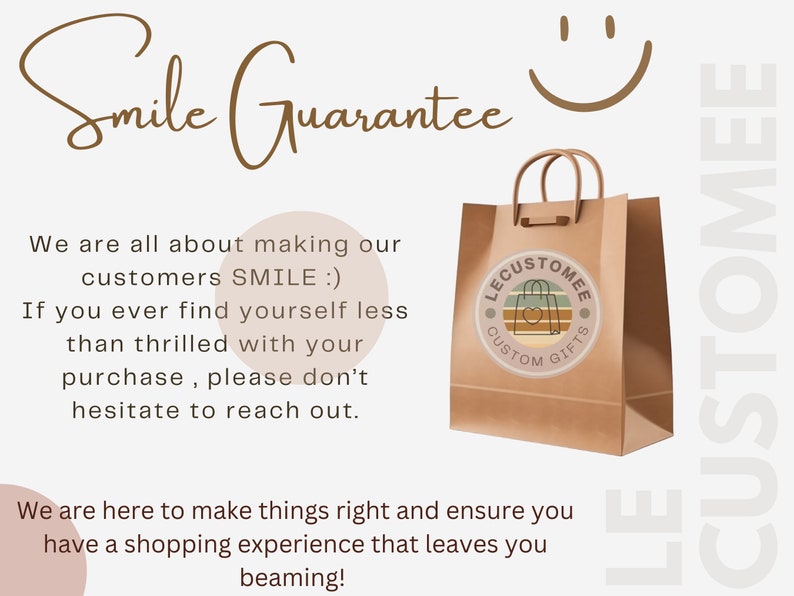 K&ouml;nnte beinhalten: Eine braune Papiert&uuml;te mit einem Logo, das "Lecustomee Custom Gifts" und ein l&auml;chelndes Gesicht zeigt. Der Text "Smile Guarantee" ist in brauner Kursivschrift &uuml;ber der Tasche geschrieben. Der Text unter der Tasche lautet "We are all about making our customers SMILE :) If you ever find yourself less than thrilled with your purchase, please don't hesitate to reach out. We are here to make things right and ensure you have a shopping experience that leaves you beaming!"