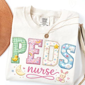 PEDS Krankenschwester Shirt Kinder Krankenschwester Geschenk, niedliches Faux Patchwork Krankenschwester T-Shirt, RN Pädiatrie Shirt, NICU Krankenschwester Geschenk, Kinder Krankenschwester Shirt, Pediatrics Grad