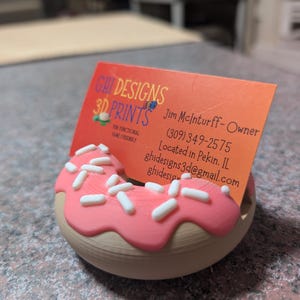 Porte-cartes de visite Donut | Décoration de bureau unique imprimée en 3D | Cadeau pour papa, patron ou boutique de donuts | Design personnalisé amusant et fonctionnel