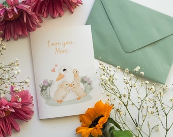 LOVE MOM CARD Enten, Entenküken Blumen, Muttertagskarte, süße Mutter Welpen Postkarte, handgemachtes Aquarell, A6 mit Umschlag