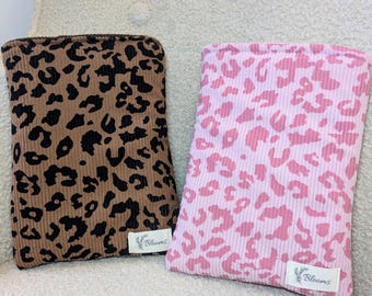 Leopard Reversible Book Cover Pouch – Handmade Book Protector – Paperback or Paperback – Original Reading Gift – Velvet Fabric Book Case