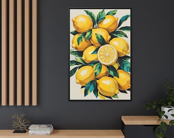 Puede incluir: Una impresión artística enmarcada que presenta un grupo de limones amarillos brillantes con hojas verdes. Un limón está cortado por la mitad, revelando su interior. La obra de arte tiene un estilo de acuarela y está sobre un fondo crema.