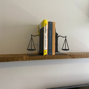 Scale of Justice Metal Bookends, Justice Bookends, Book Holder, Gift for Lawyers, Book Accessories, Christmas Gift, Housewarming, Book Ends zdjęcie 6