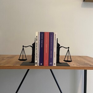 Scale of Justice Metal Bookends, Justice Bookends, Book Holder, Gift for Lawyers, Book Accessories, Christmas Gift, Housewarming, Book Ends zdjęcie 10