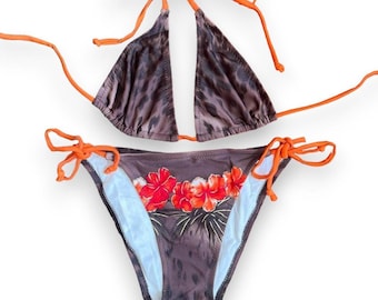 Bikini vintage marrón con estampado animal de leopardo (de stock antiguo)