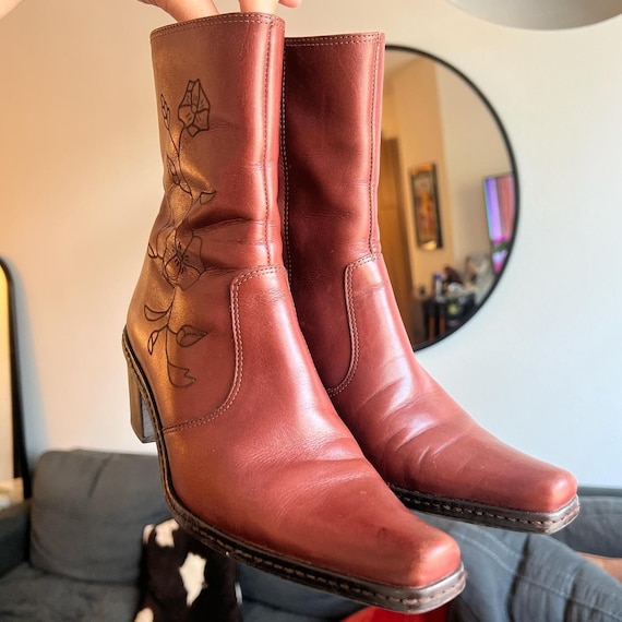 Vintage burgundy leather flower boots - image 3
