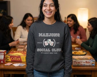 Bluza Mahjong Social Club | Bluza z okrągłym dekoltem Mahjong Tiles, czas na bam