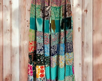 Saia longa boho patchwork feita à mão: saia de verão colorida, fluida e encantadora.
