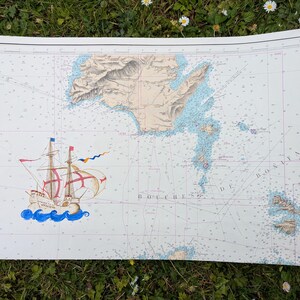 Aquarelle d'un galion sur véritable carte marine
