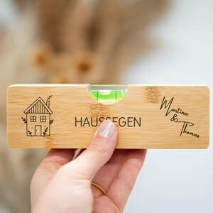 Wasserwaage Haussegen personalisiert mit Namen, Richtfest Geschenk, Geschenk zur Hochzeit, Einzugsgeschenk Haus, Wasserwaage mit Bieröffner