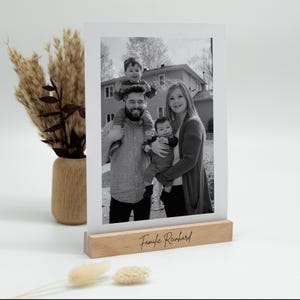 Kartenhalter aus Holz 15cm breit, Kartenhalter Holz mit Gravur, Geschenk für Familie,  Holzleiste mit Familienname, Bildleiste personalisier