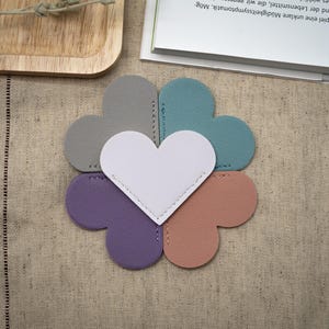Personalized bookmark, heart-shaped leather bookmark, gift for book lovers, gift for women, small gifts for her, for mom image 3
