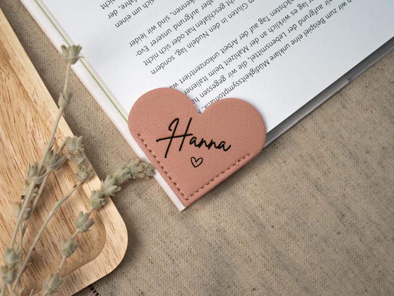 Personalized bookmark, heart-shaped leather bookmark, gift for book lovers, gift for women, small gifts for her, for mom image 2