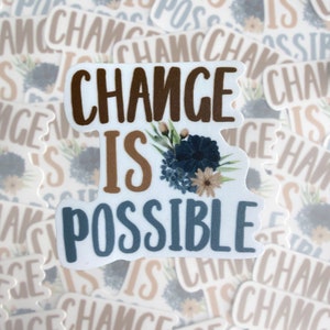 Puede incluir: Una pegatina blanca con las palabras "CHANGE IS POSSIBLE" en letras marrones y azules. Un diseño floral en azul marino y beige acentúa el texto. La pegatina está rodeada de otras pegatinas con el mismo diseño.