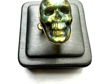 Hand Carved Labradorite Skull Ring - Charles Albert Alchemía - Adjustable size - Get Your Ghoul on!