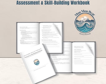 Op de afbeelding: Een witte werkmap met de titel "RECOVERY SKILLS TOOLKIT Assessment & Skill-Building Workbook" met een open boek en een logo met de tekst "Moo Moo Bear Sisterhood". Het websiteadres www.moomoobearsisterhood.com staat onderaan.