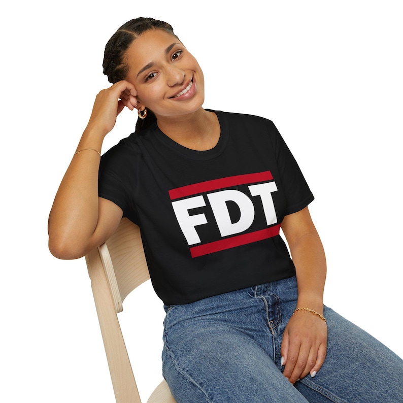 FDT (F Donald Trump) Hemd | Subtiles FDT T-Shirt | Anti-Trumpf, Anti-Elon, Anti-MAGA | demokrat-Liberal Shirt | Pro-Demokratie feministischer Demonstration Bild 4