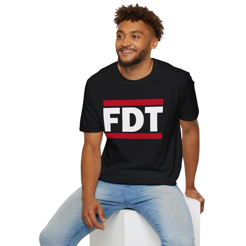 FDT (F Donald Trump) Hemd | Subtiles FDT T-Shirt | Anti-Trumpf, Anti-Elon, Anti-MAGA | demokrat-Liberal Shirt | Pro-Demokratie feministischer Demonstration Bild 3