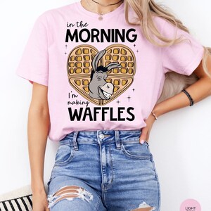 Waffle Mornings with Donkey: una maglietta in cotone per iniziare la giornata in modo spettacolare immagine 8