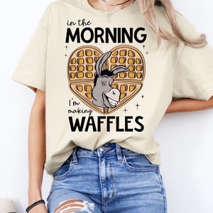 Waffle Mornings with Donkey: una maglietta in cotone per iniziare la giornata in modo spettacolare immagine 2